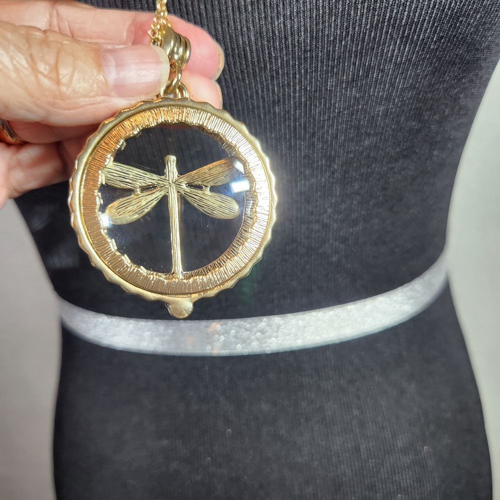 Vintage Style New Gold Tone Dragonfly Magnifying Glass Pendant 31" Necklace - Picture 8 of 9